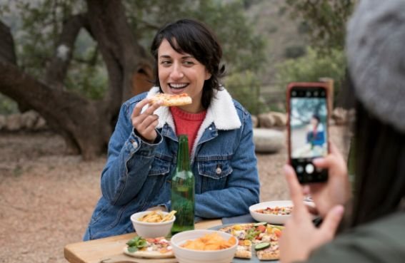 Healthy Eating While Traveling Tips (Step-by-Step Routine)