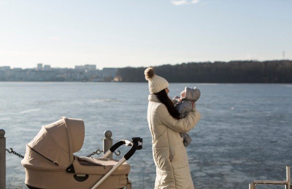 How Do I Handle Sleep While Traveling With a Newborn