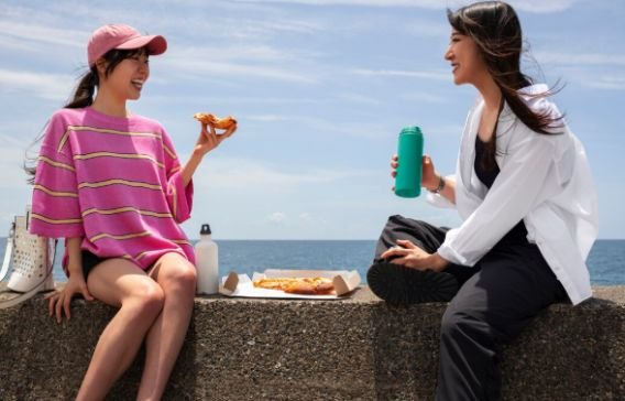 How Does Hydration Affect Eating While Traveling