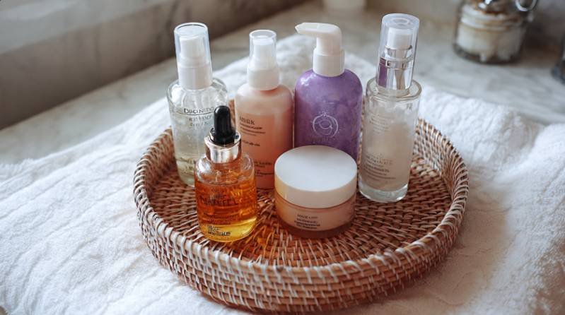 How to Maintain Skincare While Traveling Without Ruining Your Routine