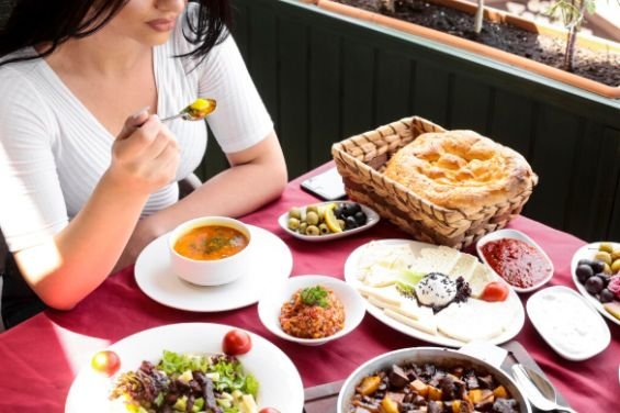 Quick Travel-Friendly Meal Ideas That Actually Make Travel Easier